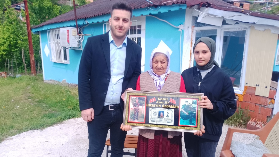 Şehit Hüseyin Özdamar’ın annesine ziyaret.